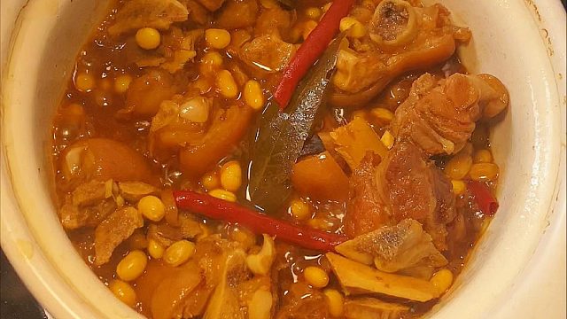 黄豆焖猪脚