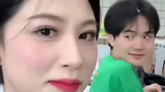 你打扮的太老化了