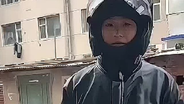 外卖小哥专业帮带卫生巾，妇女的贴心小帮手