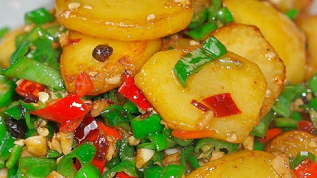 以后土豆买回家就和我一样配点辣椒豆豉一起炒