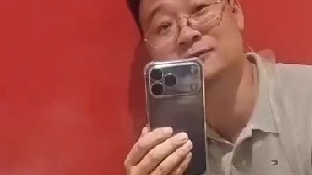 上错饮料当场不吭声，吃完竟要求整桌免单，三个大老爷们这操作绝了！