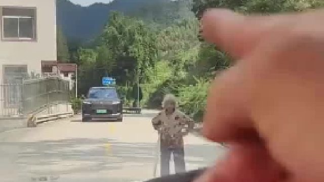 视频哥有没有感谢一下对面的兄弟？