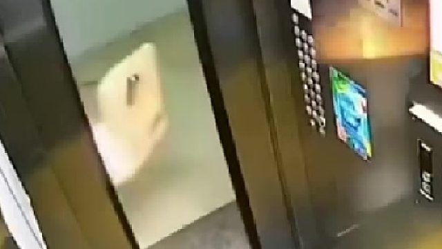 这样人应该永久禁止做电梯