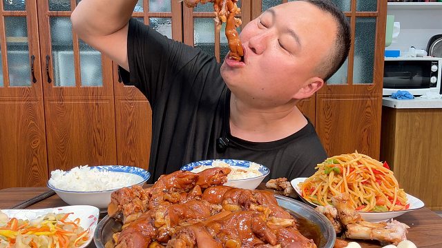 说出来你可能不信，卤了几个猪头被我喝了。