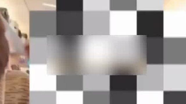 “我不发火，当我是病猫啊” 男子离开座位回来后 发现私人物品被当垃圾扔了 男子质问女子后 女子情绪失控