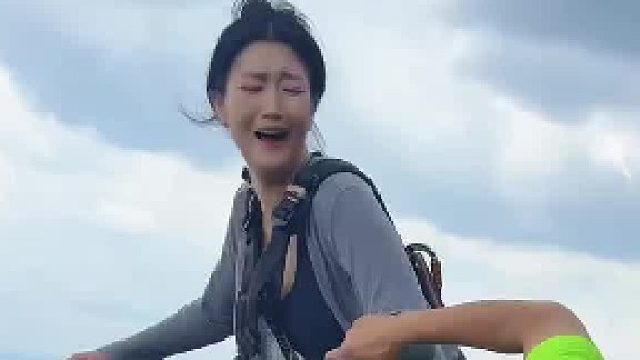 美女：跳的好好的，到底在“哎”啥