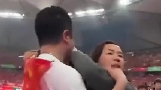 那男的是韩国人？