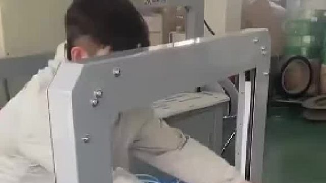 自动打包机器无识别，见物就绑绳，打包画风太奇特