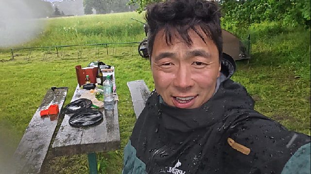 一顿“雨众不同”的晚餐。