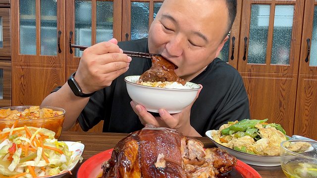 不知道该吃点啥，简单来个泡面吧，嘎嘎香