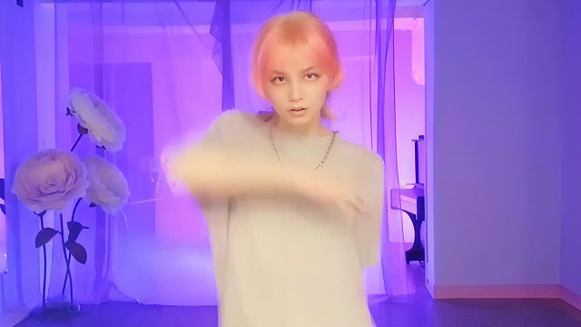 俄罗斯姑娘才艺表演23.10.25_小红帽01
