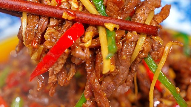 下饭菜排的上名字的火爆牛肉，讲究猛火快炒，一锅成菜