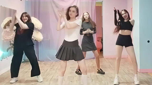 俄罗斯姑娘才艺表演23.10.25_集体舞01