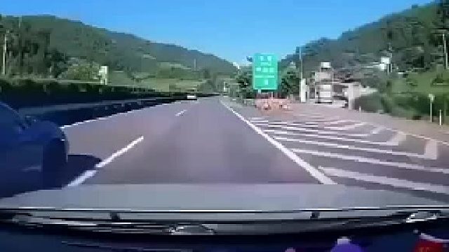 这辈子再不敢超车了