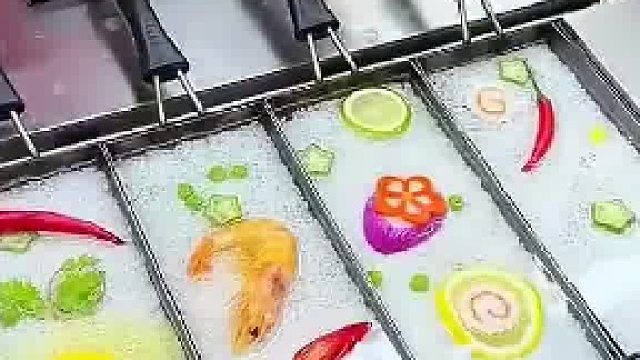怎么还往饭里放草莓啊​