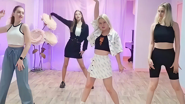 俄罗斯姑娘才艺表演23.10.26_集体舞01