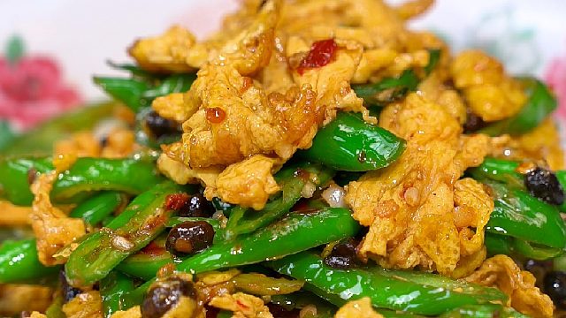 辣椒炒蛋看着简单，但是想味道好，千万要把握住这几个细节