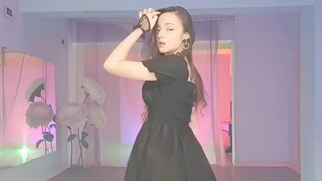 俄罗斯姑娘才艺表演23.10.27_空军(阿妮亚)01