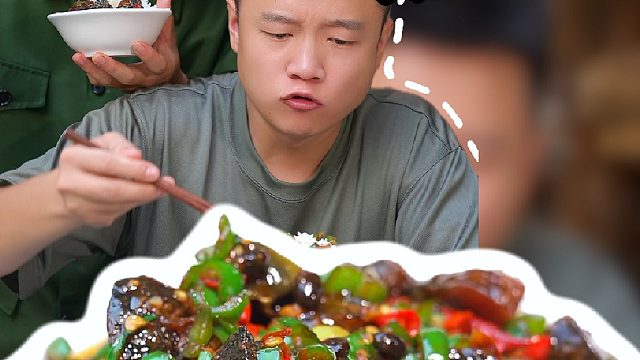 皮蛋这样做真的好吃又下饭，哪怕你是不爱吃皮蛋的碰到它也能多炫两碗饭