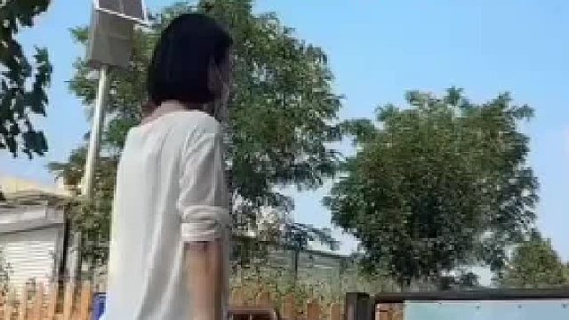 不小心，走光！