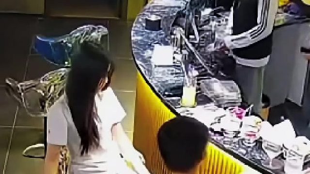 现在的女孩啊！能不能知道保护自己一下啊！