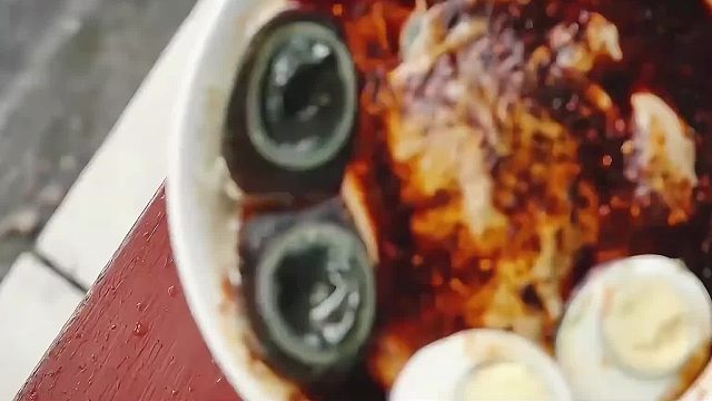 西安最“怪”小吃！不许搅拌必须溜边吃，一口一个味你敢试吗？