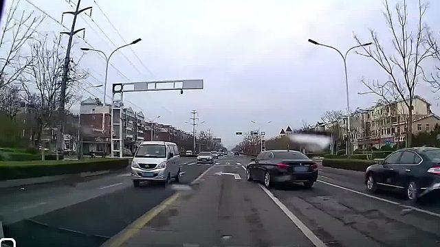 开车不看后视镜，那你干脆直接捐了吧