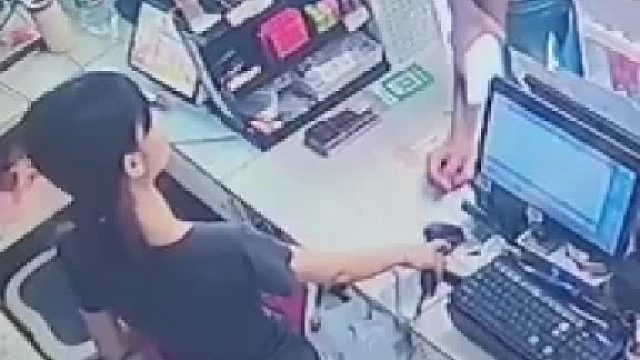 这名男子，简直“太嚣张了”！
