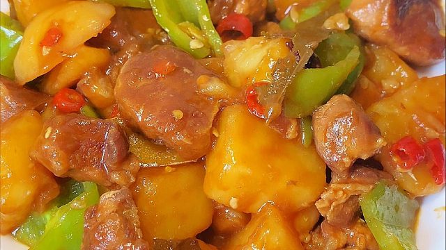 土豆焖肉