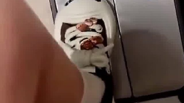 本以为是自动套鞋机，踩了两脚才找到正确位置，真设计鬼才啊