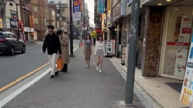 时间停止，走在大马路上突然撞上了电线杆