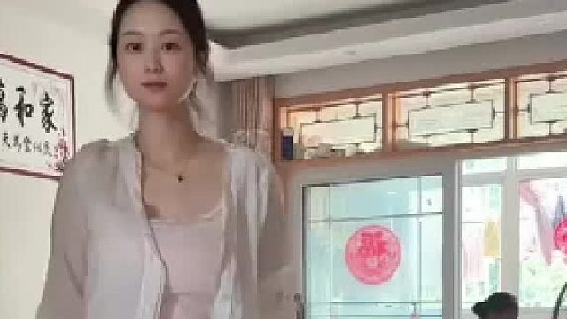 姐，你家客厅有没有最低消费？​