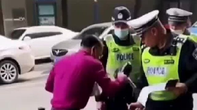 还得是大爷啊，办事就是快准狠__
