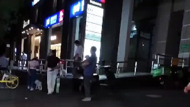 和这种呆傻的孩子约会太好玩了