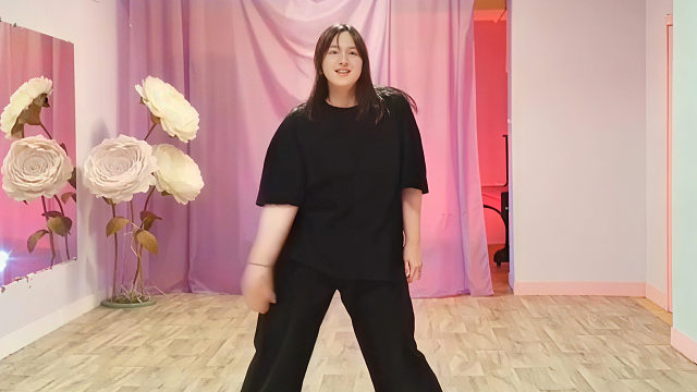 俄罗斯姑娘才艺表演23.10.28_海军(嘎贾)00