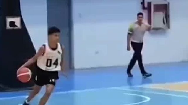 哈哈哈、手丢掉的球、脚帮你把球抢回来！