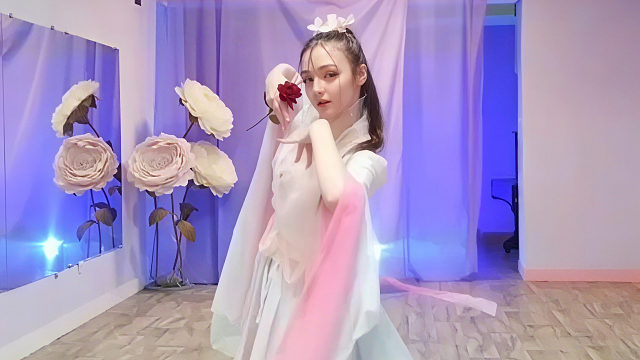 俄罗斯姑娘才艺表演23.10.28_空军(阿妮亚)03
