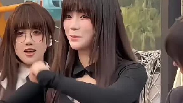 白衣服的留下，其他的走开