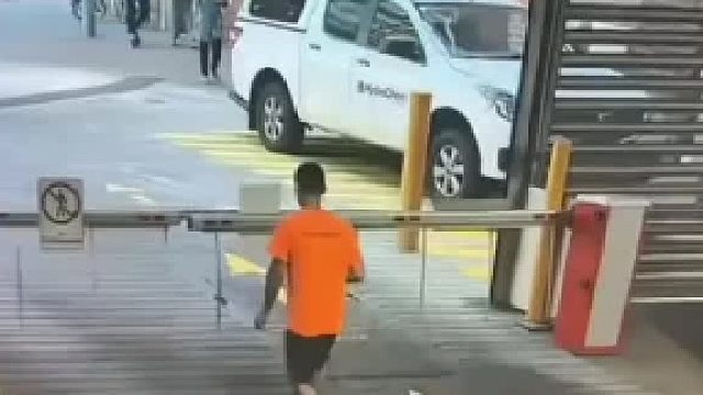 拿来吧你！ 大哥：给你了 给你了