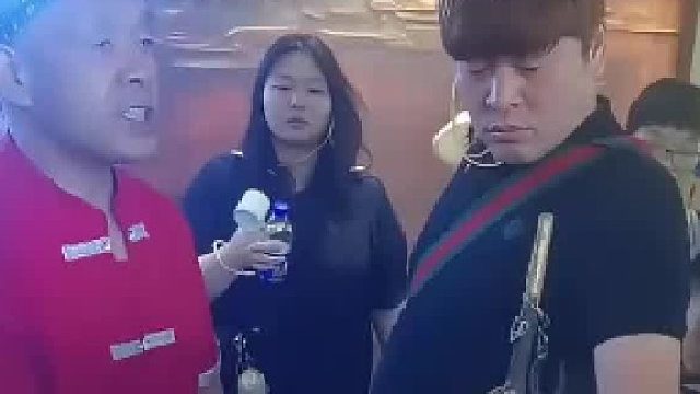 众人挑战提米缸都没成功，师傅念了几句话就提起来了，网友：这是什么原理