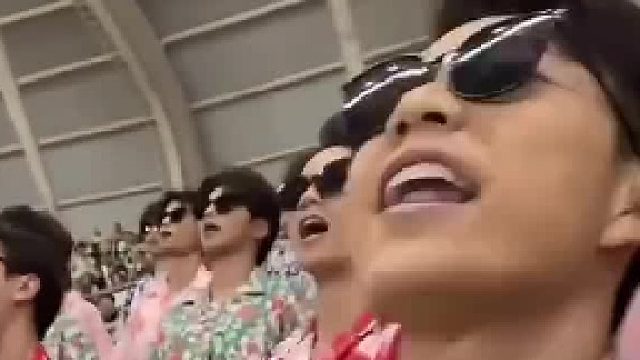 这是要把对面笑死吗，我在对面看的脚趾头都抠破了，太有节目了​