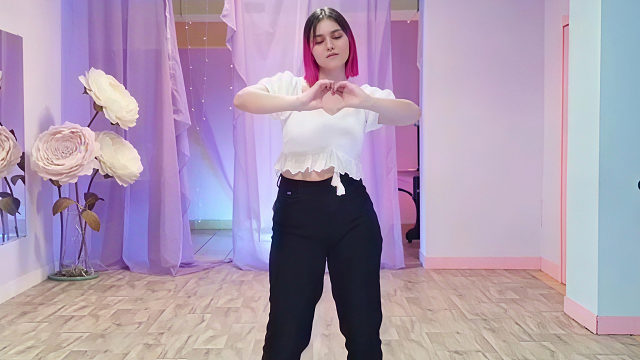 俄罗斯姑娘才艺表演23.10.31_帕丽娜