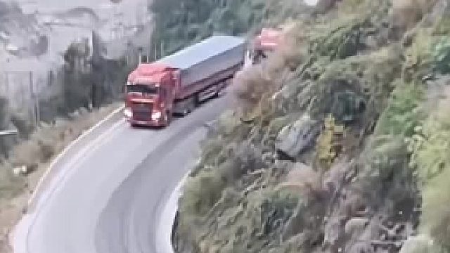 弯道千万别超车.
