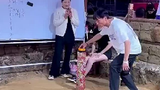 闯关比赛小伙开局放大招！大半赛程如同飞行，网友：如履平地