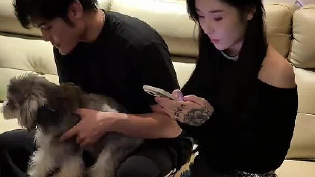 不是？她啥意思啊！