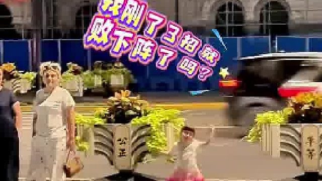 女生被小女孩击败
