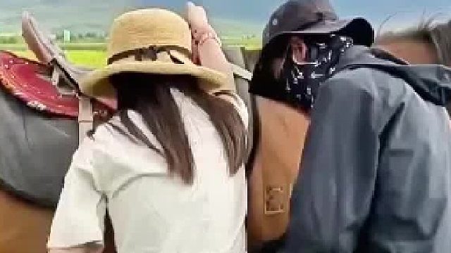 小姐姐上马