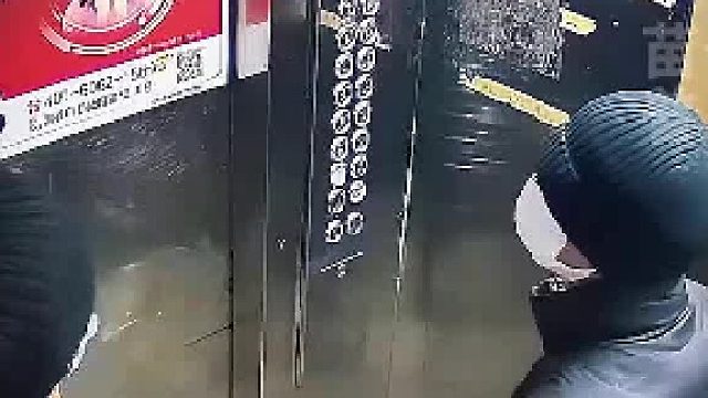 嫌疑人上一秒还自信满满，结果下一秒就被女民警眼神杀锁定！