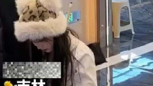 这姑娘活泼可爱迷人