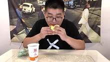 试吃麦当劳新出的精灵宝可梦套餐，这玩具真不错诶！
